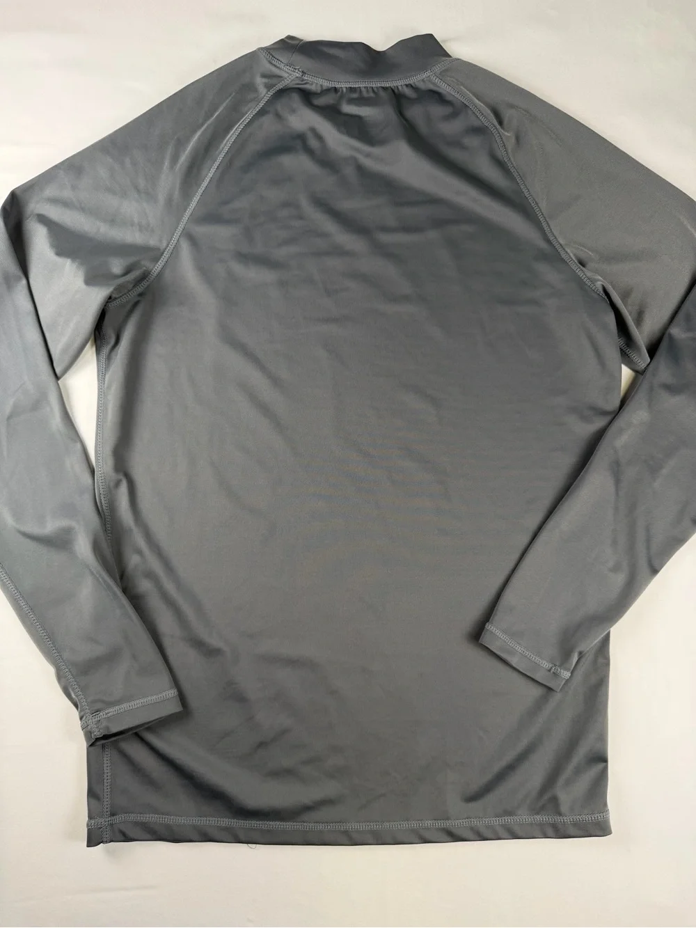 Kanu Surf Men's Gray Long-Sleeve Rash Guard - SPF Protection